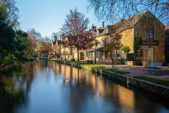 Cotswolds Hidden Gems Private Luxury Local Guide Tour from London
