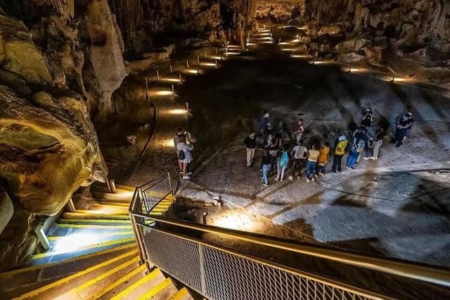 Oudtshoorn Cango Caves and Ostrich Experience with Lunch