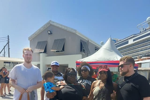 Cruise Ship passengers: From ocho rios pier to Bob Marley museum