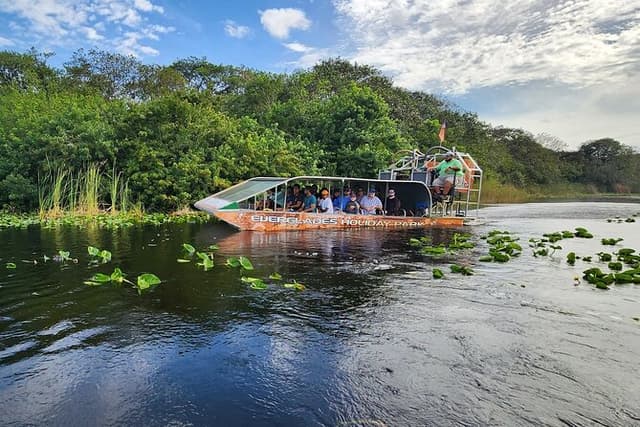 Everglades Alligator Airboat Tour with Bus transfer from Miami