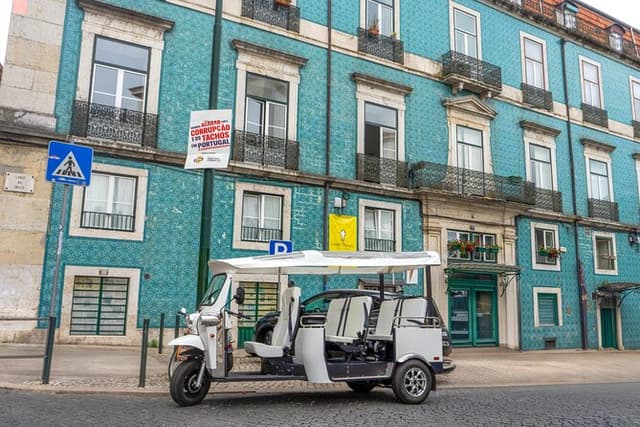 2h “Untouched Lisbon” - Hidden Secrets Tuk Tuk Tour