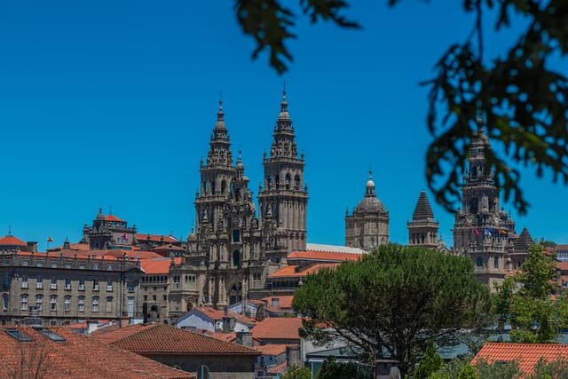 Santiago de Compostela and Valença do Minho Full Day Private Tour