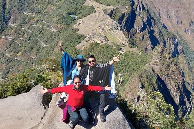 Sacred Valley and Machu Picchu Tour in 2 days with Peru Vip
