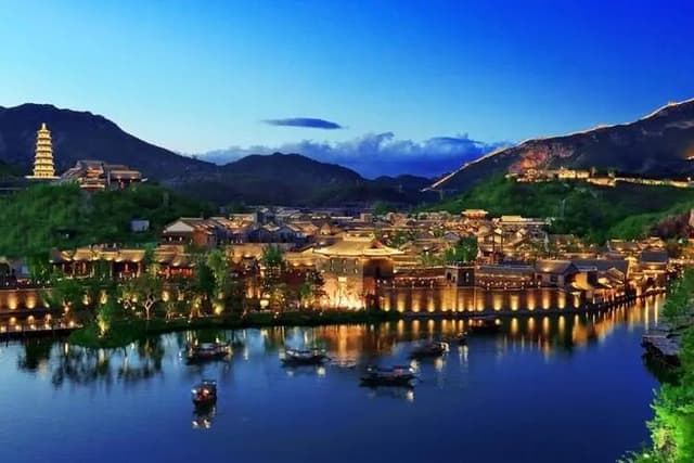 Gubei Water Town and Simatai Great Wall Private Day Tour