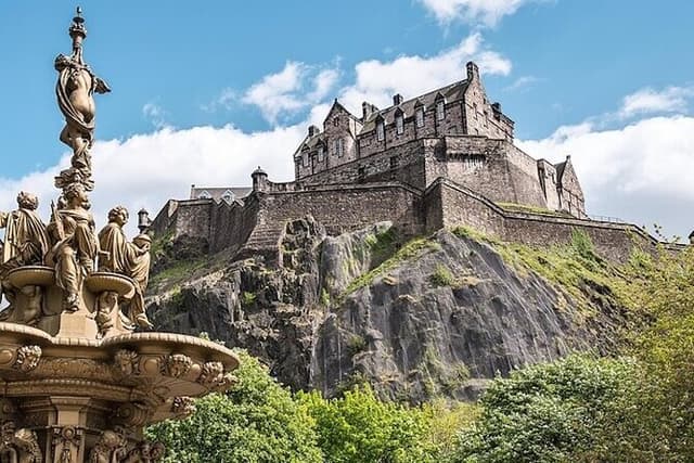 Harry Potter's Edinburgh Tour and House of Illusions Experience