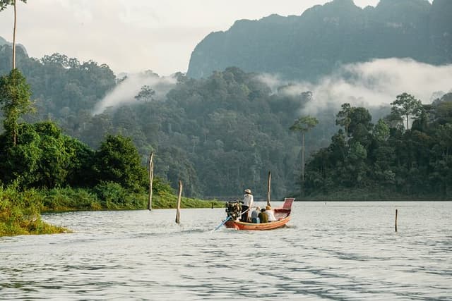 One Day Khaosok National Park Lake Tour with Diamond Cave
