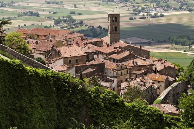 Kid Friendly Cortona Private Guided Tour for Families