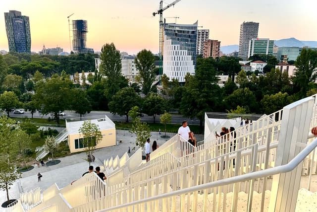 Small Group Walking Street Art and Sightseeing Tour in Tirana