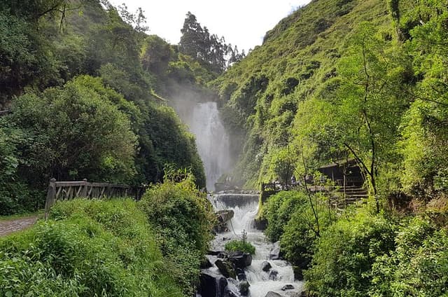 Private Otavalo Market & Peguche Waterfall Tour from Quito