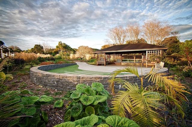 Full Day Private VIP Garden and Sculpture Tour in Auckland