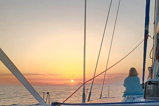 Private half-day/sunset cruise in Rhodes with drinks and fruits