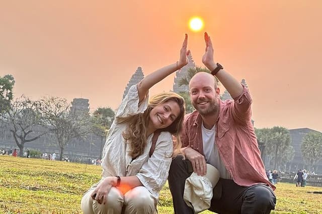 Angkor Wat: Highlights and Guided Sunrise Tour