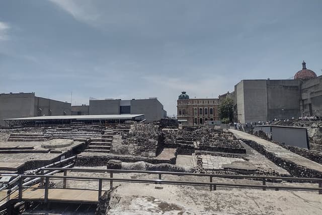 Historic center walking tour through time and space