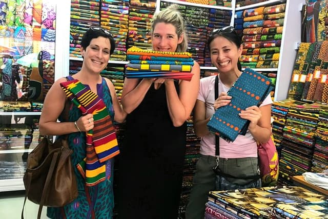 Accra, Ghana Mokola Market – Guided Local Experience