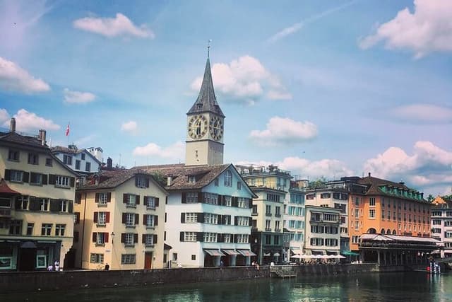 Private Tour around Zurich Old Town