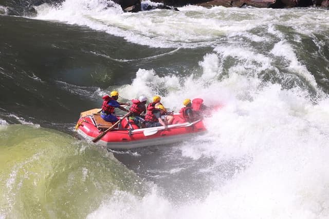 Guided Rafting & Kayaking Trips on the Zambezi River