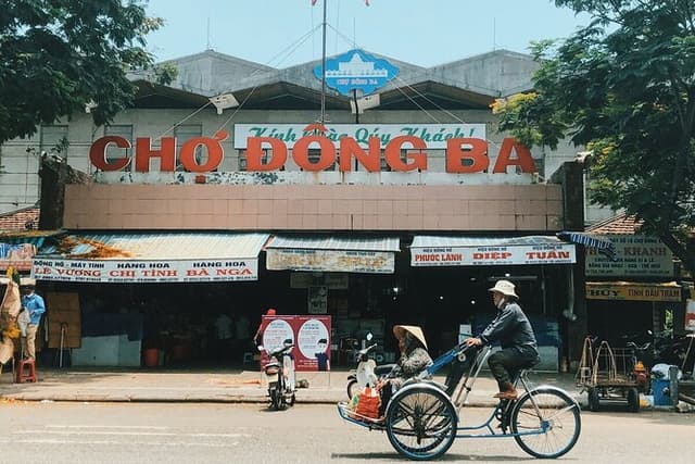 Hue Heritage Cyclo Tour with Citadel, Museums & Market Visit