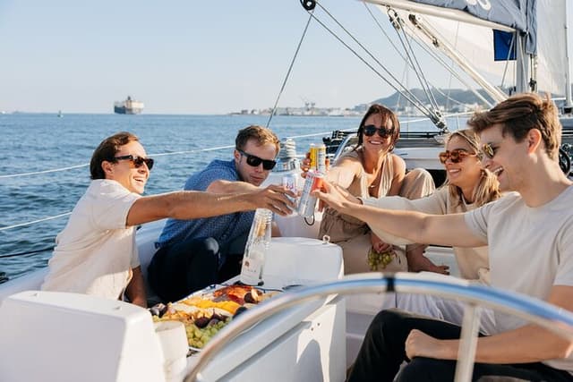 Small-Group San Diego Afternoon Sailing Excursion