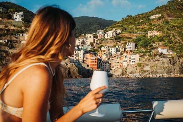 Cinque Terre Sunset Boat Tour : golden hour on the water