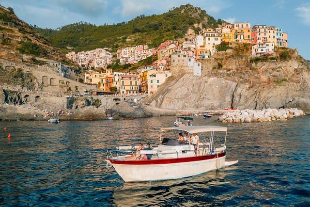 Cinque Terre Daytime Boat Tour : escape into beauty and color