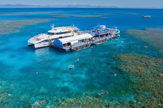 Full Day Premium Tour to Sunlover Moore Reef and Fitzroy Island