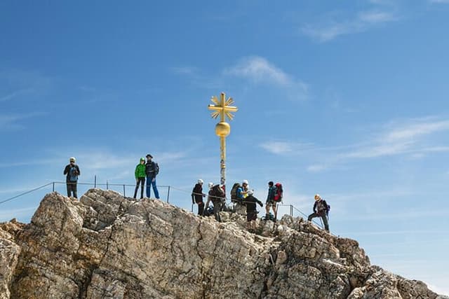 Private Zugspitze Tour – Cable Car Tickets & Lunch from Garmisch