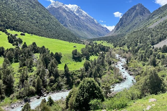 Private Guided Alamedin Gorge Tour