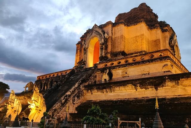 Chiang Mai Old City & Temples 3 hour Twilight Walking Tour