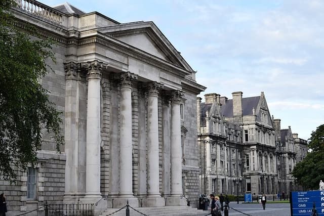 Dublin Walking Tour: Explore Top Sights & Hidden Gems