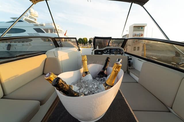 Zadar: Sunset & Nighttime Cruise with Unlimited Sparkling Wine