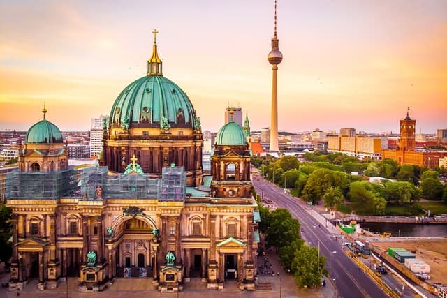 Deluxe Shore Excursion to Berlin from Warnemunde Cruise Port