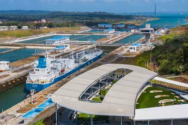 Exploring the Two Oceans Old and New Canal Locks Private Tour