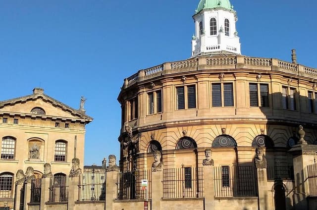 Stepping Through Oxford Express Walking Tour