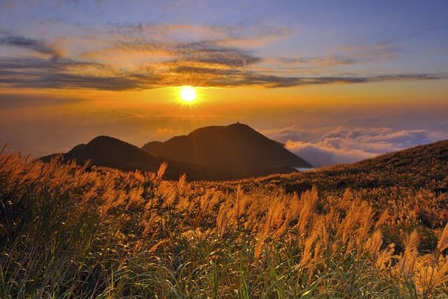 Yangmingshan, Yehliu, Jiufen & Shifen Private Tour From Taipei