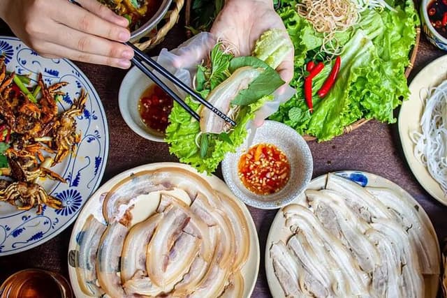 Da Nang Local Street Food Private Tour With Local Students
