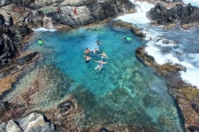 Private 4x4 Natural Pool, Caves & Baby Beach by Cross Aruba Tours