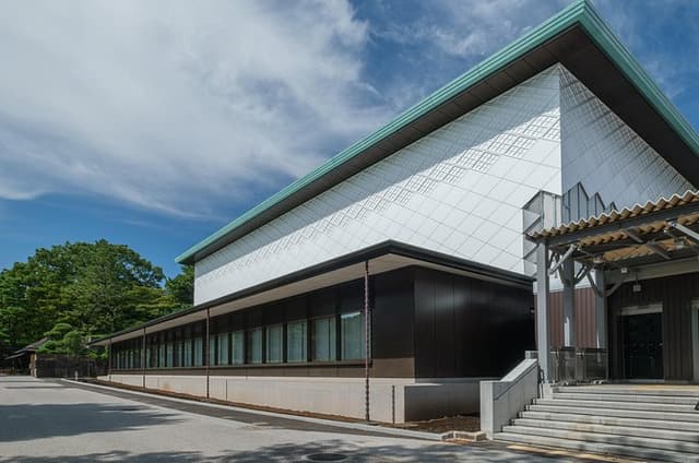 Tokyo Art Culture Tour Sannomaru Shozokan Museum & Sushi Making