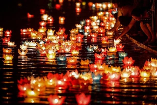 Release Lantern Flower in Hoi An with Boat Ride Tour