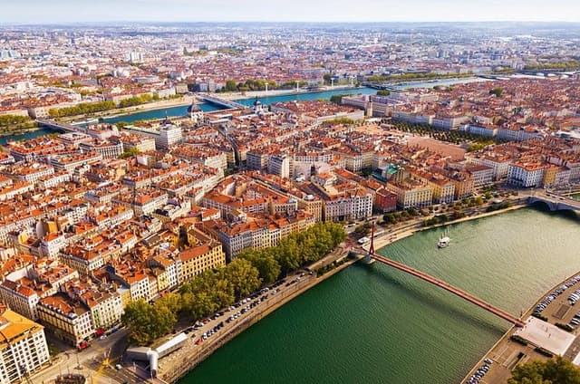 Fly above Lyon in a private plane