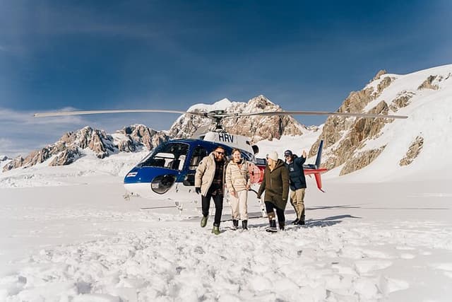 Mount Cook and The Glaciers 55-Minute Helicopter Flight