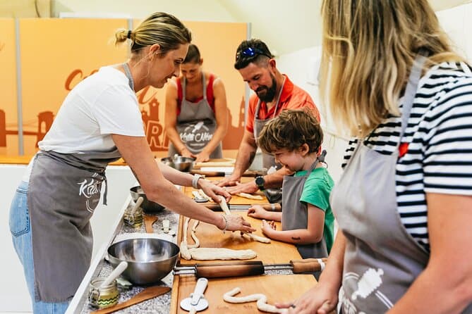 Budapest Kurtoskalacs: Hands-On Baking Tours