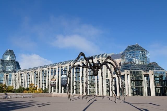 Best of Ottawa Small Group Walking Tour