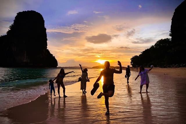 4 Islands Sunset + Plankton, Semi-Private 12 Guests, Speedboat