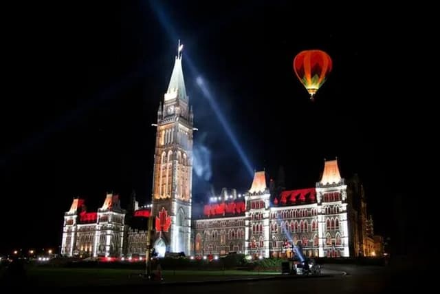 Ottawa Premium Night Driving Tour with River Cruise
