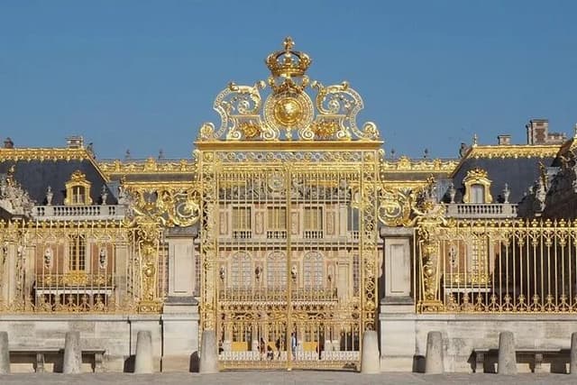 Versailles Palace & Gardens Semi Private Guided Tour with Pick up