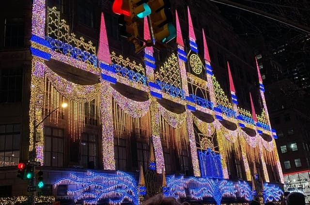 New York Holiday Lights and Sights Walking Tour