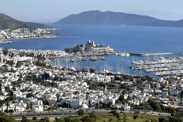 Private Bodrum City Tour with Guide & Lunch & Vip Minivan