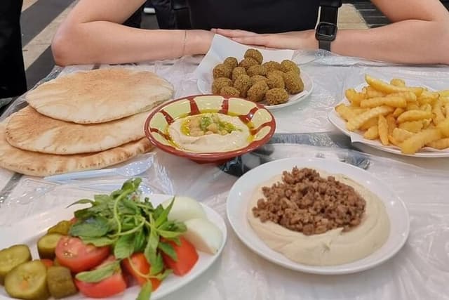 Amman Private City Tour with Local Lunch