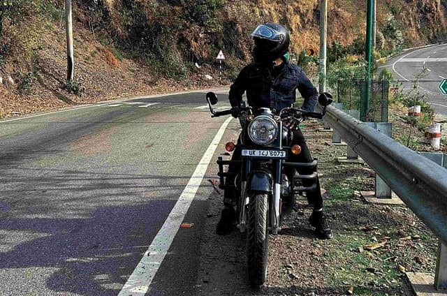 Rishikesh Halfday Guided Bike Tour: Temples Markets & Ganges View