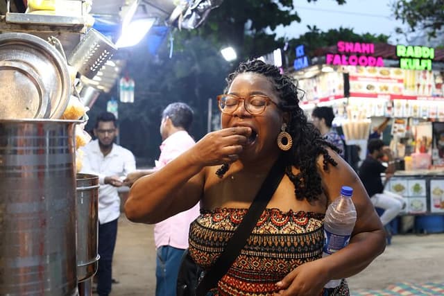 Mumbai Street Food and Evening Bazaar Tour